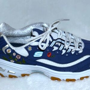 NEW! NWOT Beautiful Floral Sketchers